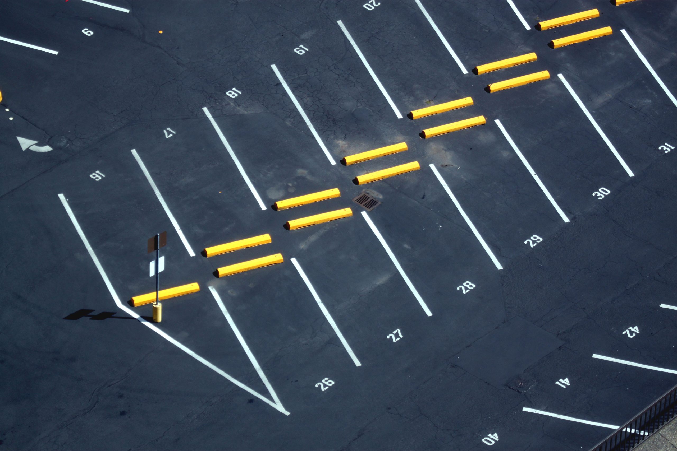 Abstract,Aerial,Shots,Of,Parking,Lot,With,White,And,Yellow