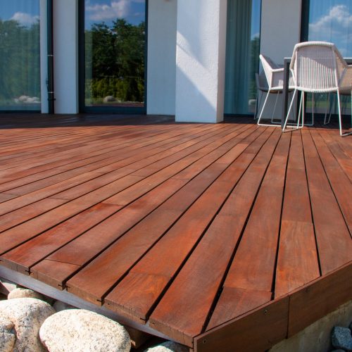 Ipe,Wood,Deck,,Modern,House,Design,With,Wooden,Patio,,Low